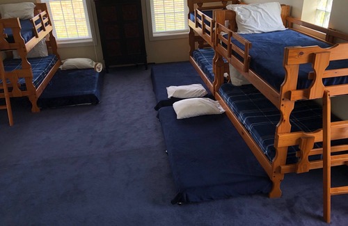 Nauvoo House | BOOK Hyrum Smith's Farm, Sleeps Up To 30!
