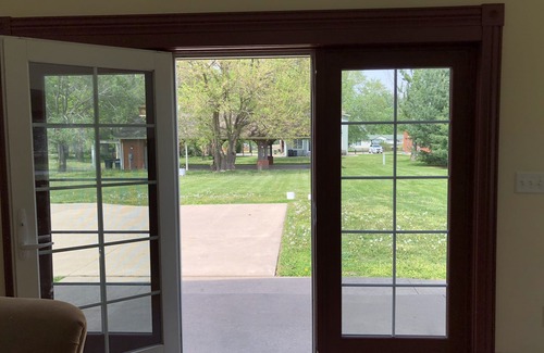 Nauvoo House | BOOK NOW 2024 LAST MINUTE SAVINGS! Mulholland Mansion House, Sleeps Up To 36!