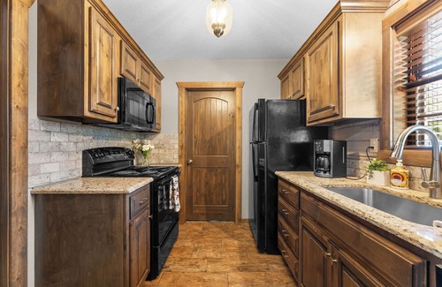 Indian Point Cabin | Book today! Private lake cabin with lake access!
