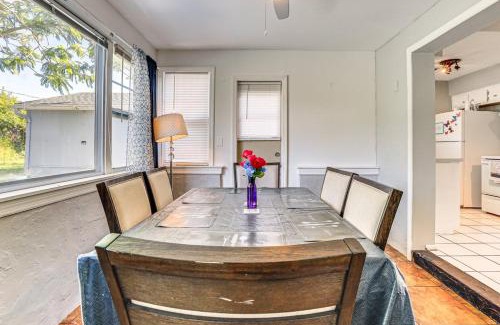 Englewood East House | Book Your Perfect Stay at our Cozy & Affordable 3BR2BA Home Near Englewood Beach
