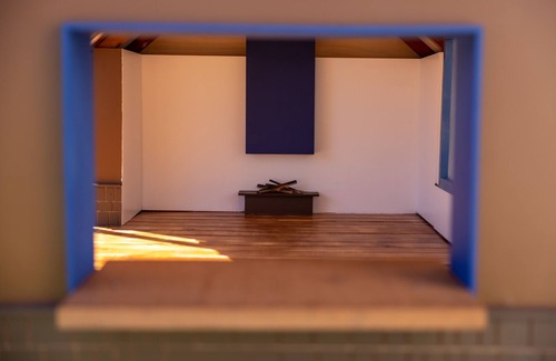 North Burnet Ski Chalet | BOOKED - Is your dog fancy? This luxe cabin is for creatures who love comfort
