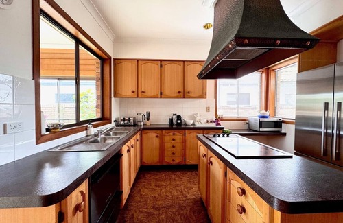 Surfers Paradise House | Boomerang Retro 70s Family Home -Waterfront & Pool