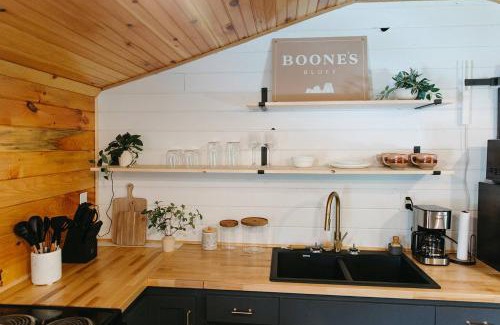 Pine Ridge House | "Boone's Bluff" - Humble & Cozy Stay in RRG/Auxier