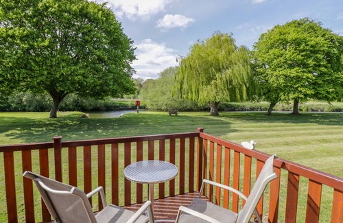 Tiddington Cottage | BOOSTER'S LODGE, pet friendly, with a garden in Stratford-Upon-Avon