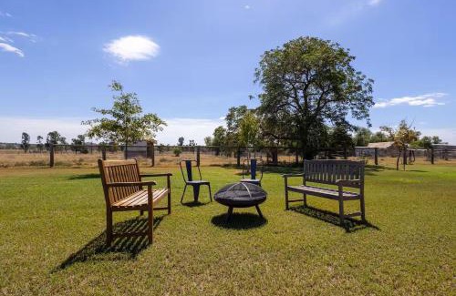 Dubbo East House | Boothenba Cottage Farm Stay Firepit