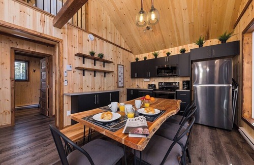 Baie-St-Paul Ski Chalet | Boréa 10: Tranquil Nature Retreat with Spa & BBQ