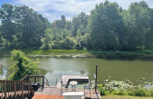 Notre-Dame-de-Bonsecours Ski Chalet | Bord de L'eau Rivière Saumon