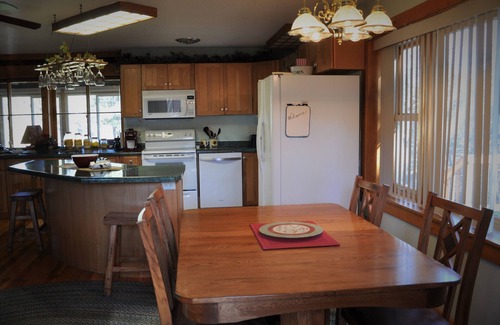Custer Cabin | Borders National Forest/Sleeps 8-Close to Town/Privacy Yes!