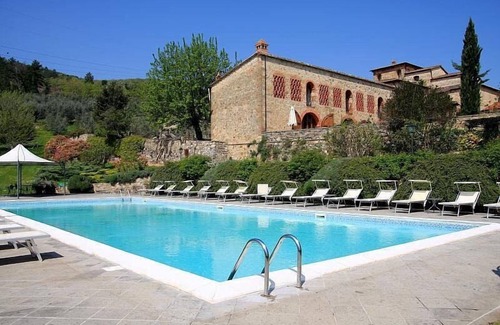 Bucine House | Borgo Bello G: A characteristic and welcoming two-story apartment in the characteristic style of the Tuscan countryside.
