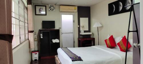 Thapae Hotel | Born Guest House