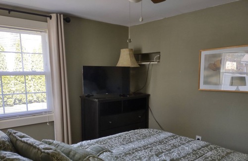 Doylestown House | Borough Bungalow Walking Distance to Fonthill Castle