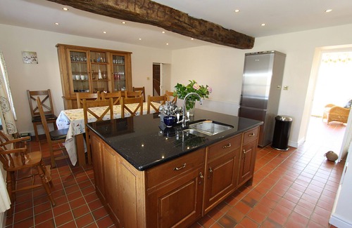 Llanfaethlu Apartment | Borthwen Farmhouse - a dog that sleeps 10 guests in 5 bedrooms