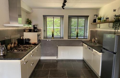 Lunteren House | Bosboerderij de Goudsberg met hottub in tuin