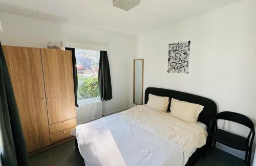 Balen Ski Chalet | Boshuisje June - middenin de natuur op een uurtje rijden van Antwerpen en Maastricht
