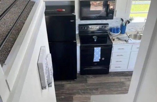 Granbury Cottage | Bosque Azul. A one bedroom tiny home with a loft.