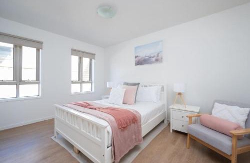 North Melbourne Apartment | BOTANICA - Beautiful City Fringe Home Base