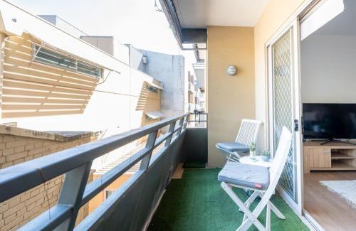 North Melbourne Apartment | BOTANICA - Beautiful City Fringe Home Base