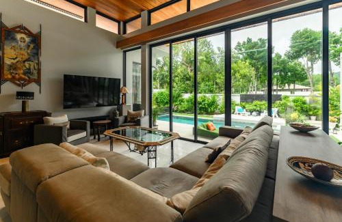 Si Sunthon Villa | Botanica Modern Loft by RESAVA