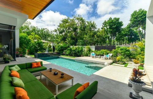 Si Sunthon Villa | Botanica Modern Loft by RESAVA