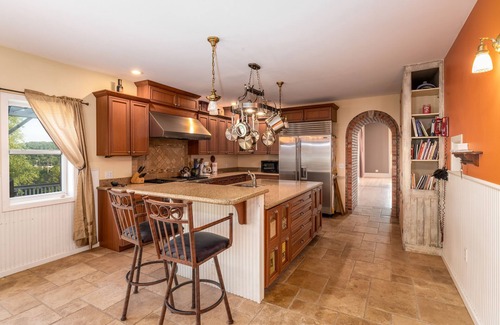 Elkader House | Botanical Suite at Elkader Jailhouse Inn