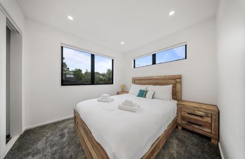 Botany Downs House | Botany Modern Townhouse Retreat
