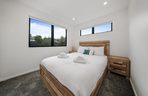 Botany Downs House | Botany Modern Townhouse Retreat