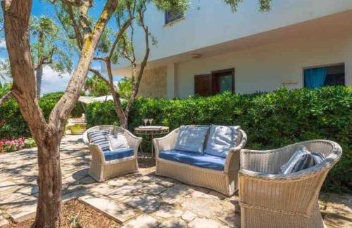 Caucana-finaiti-casuzze-finaiti Nord Villa | BougainVilla