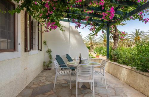 Ayia Fotia Apartment | Bougainvillea House in Crete