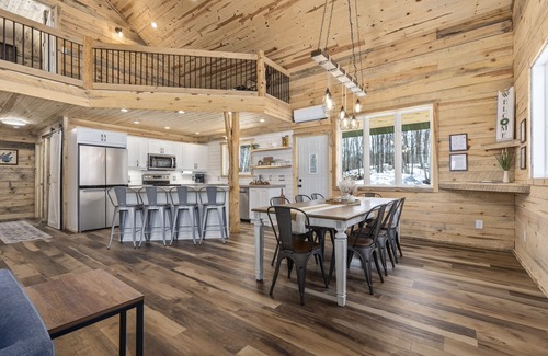 Longville Cabin | Boulder Ridge - Private Rustic 3BR Cabin