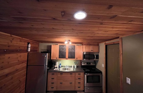 Revelstoke Hotel | Boulder Suite Studio with hot tub, trail access and easy commuter access.