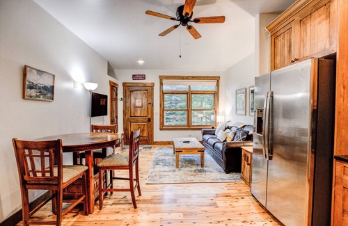 Frisco Condo | Boulevard Bend Condo: Stroll To Main St, Ski Shuttle