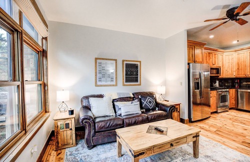 Frisco Condo | Boulevard Bend Condo: Stroll To Main St, Ski Shuttle