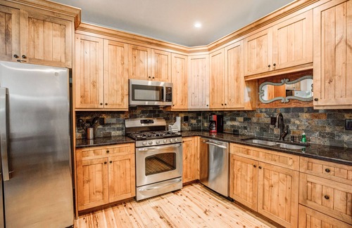 Frisco Condo | Boulevard Bend Condo: Stroll To Main St, Ski Shuttle