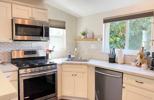 Boulevard Park House | Boulevard Park Bungalow: Walk to Dining & Nightlife