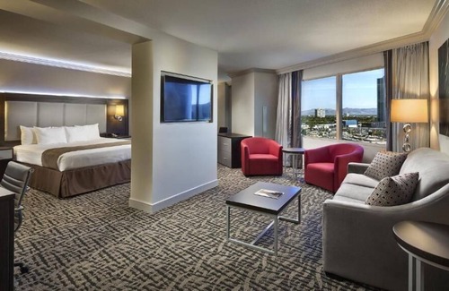 Gateway District House | Boulevard Suite at The STRAT Hotel, Casino & SkyPod