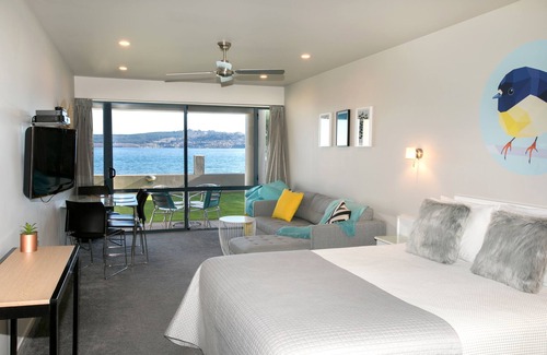 Waipahihi Hotel | Boulevard Waters