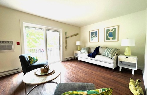 Lake Geneva Apartment | *Bounce to the Beach* Downtown Lake Geneva