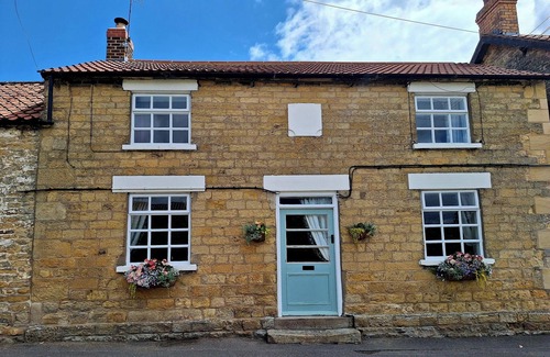 Allerston Cottage | BOUNDCLIFFE FARM, pet friendly, with open fire in Allerston