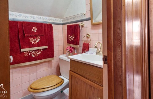 Calumet City House | Bountiful Abode: 2 BR Full Bsmt