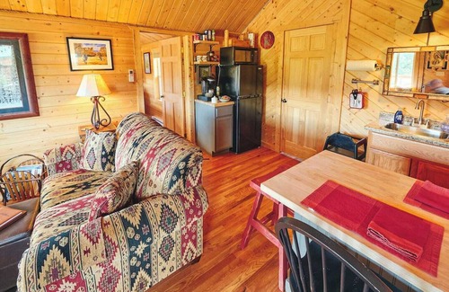 Saddlestring Cabin | Bounty of the Bighorns Cabin near Buffalo