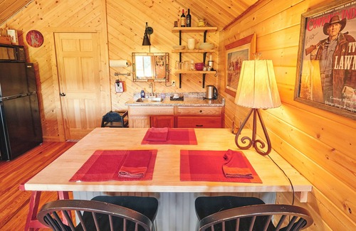 Saddlestring Cabin | Bounty of the Bighorns Cabin near Buffalo