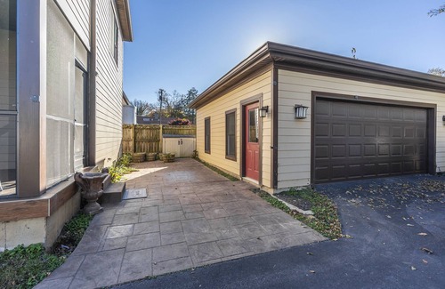 Hollywood - Mt. Vernon House | Bourbon n Horses themed 3B/2Ba home in beautiful Chevy Chase neighborhood!