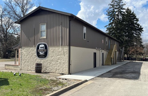 Bardstown Apartment | Bourbon Oak Loft - Spacious 2 bedroom, in the heart of the Bourbon Trail.