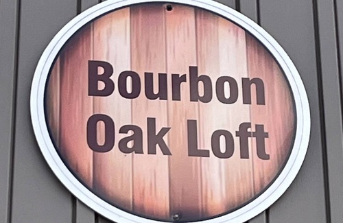 Bardstown Apartment | Bourbon Oak Loft - Spacious 2 bedroom, in the heart of the Bourbon Trail.