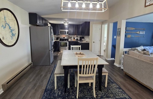 McHenry House | Bourbon Sunsets- 3-bedroom Dog-friendly home with Hot Tub and Gorgeous Views!