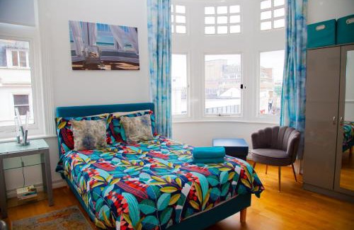 Bournemouth City Centre Apartment | Bournemouth centre - large 3BR, 4-5 beds, Groups, Contractors, Families