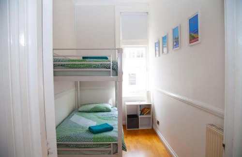Bournemouth City Centre Apartment | Bournemouth centre - large 3BR, 4-5 beds, Groups, Contractors, Families