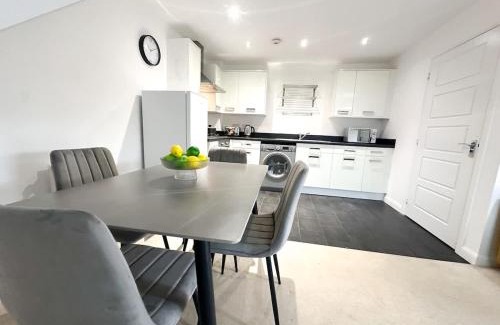 Stockton-on-Tees House | Bourneville House by Blue Skies Stays