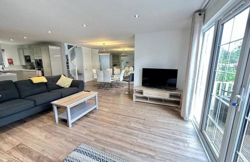 Ampney Crucis House | Bourton House Windrush Lake
