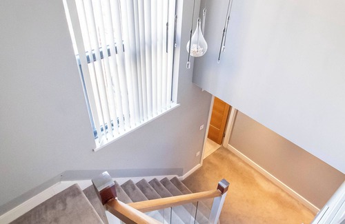 Sheffield Apartment | Boutique 2-Bed Apartment in Central Sheffield | Vibrant City Base + Netflix